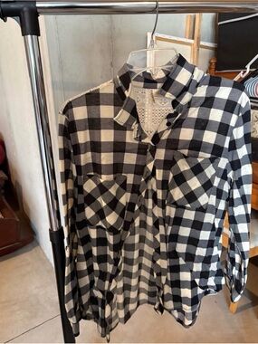 Black & White Checkered women's Button-Up Shirt
